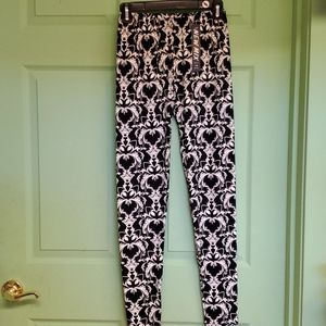 Peachskin black white leggings